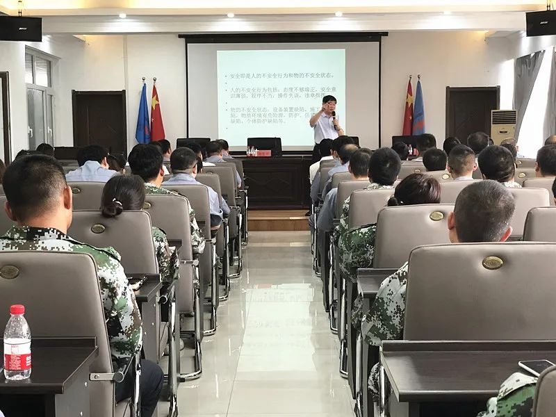 鑫豐集團舉辦“愛崗敬業(yè) 腳踏實地”管理人員培訓會議