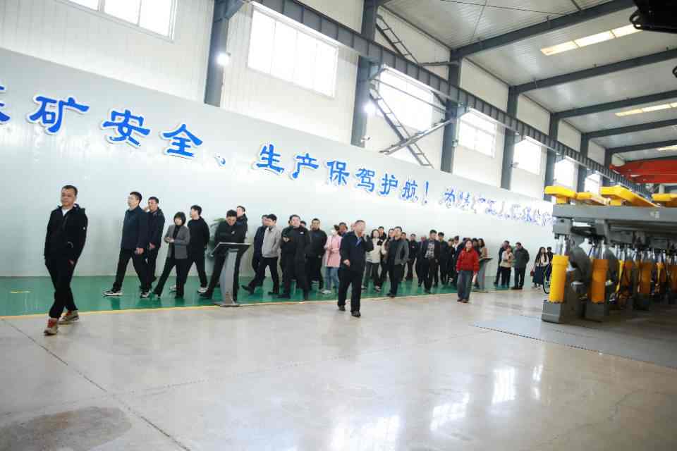 鐵嶺市委黨校鄉(xiāng)科級領(lǐng)導(dǎo)干部進(jìn)修二班學(xué)員 到鑫豐集團(tuán)考察調(diào)研
